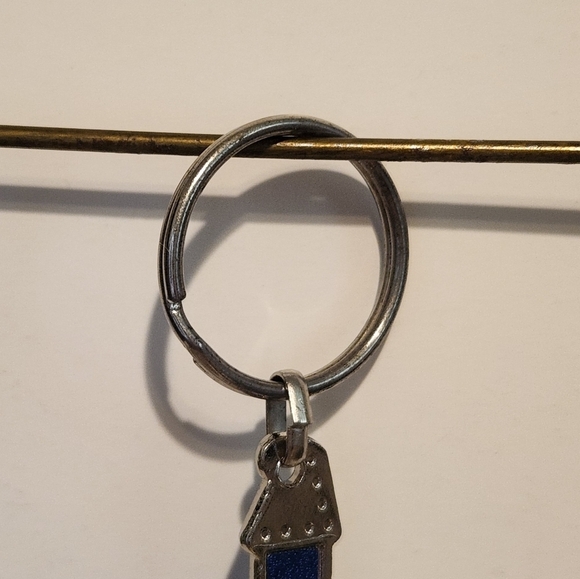 Chicago cityscape guitar shaped metal bottle opener - Picture 7 of 10